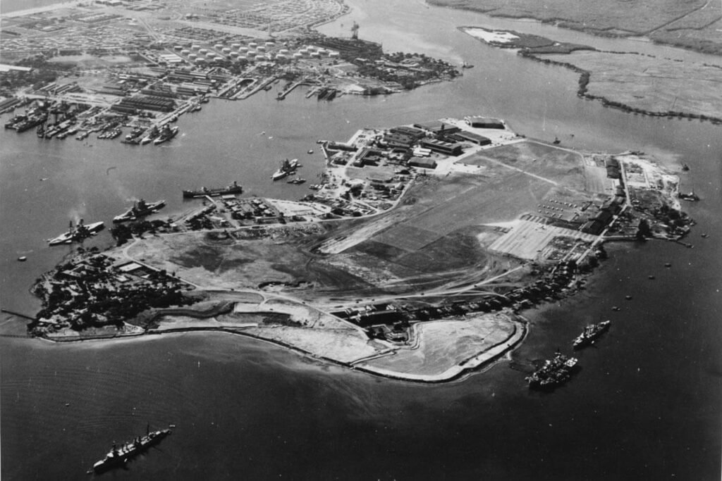 Une photo aérienne de Pearl Harbor en 1941 avant l'attaque