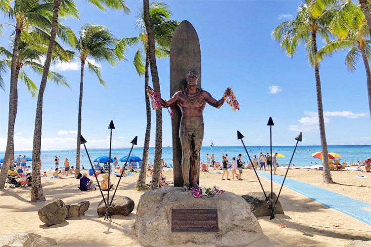 La statue de duke Kahanamoku à Waikiki, Honolulu