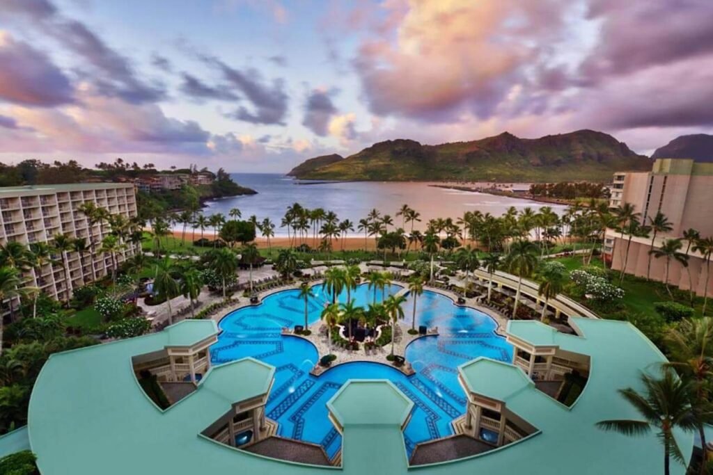 Vue aérienne de la piscine du Marriott's Kaua'i Beach Club à Lihue à Hawaii