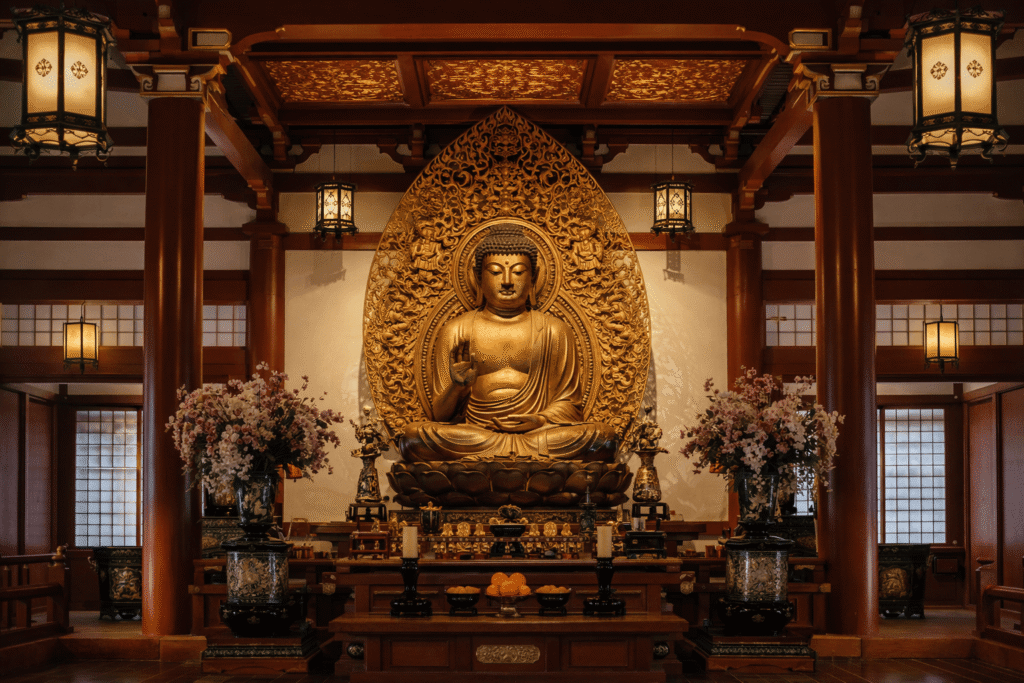 Statue de Bouddha à l’intérieur du Byodo-In Temple à Oahu