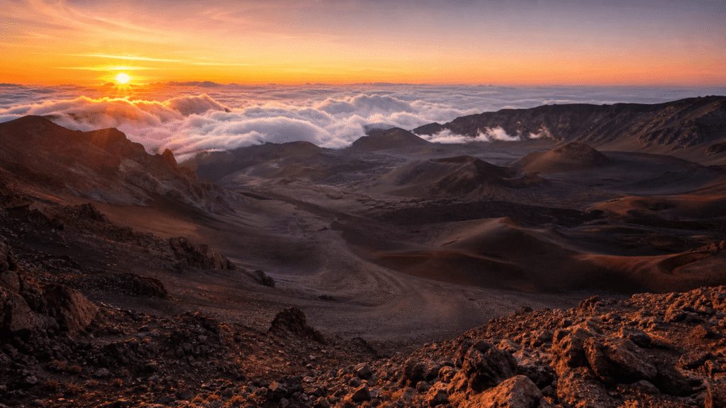 Lever de soleil sur le cratère du Haleakalā à Maui